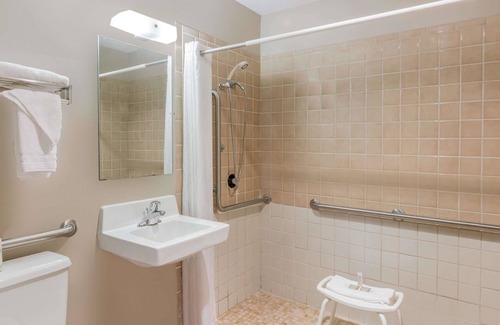 Madison Hotel | Super 8 by Wyndham Madison