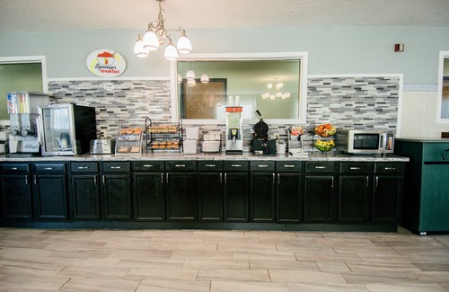 McLean Hotel | Super 8 by Wyndham McLean/Bloomington SW