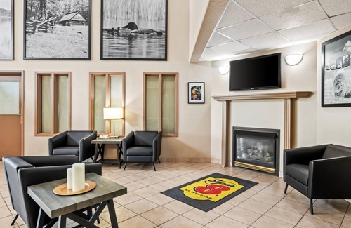 Meadow Lake Hotel | Super 8 by Wyndham Meadow Lake