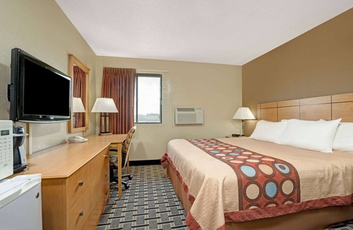 Melrose Hotel | Super 8 by Wyndham Melrose