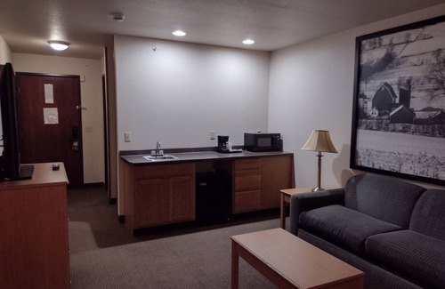 Monroe Hotel | Super 8 by Wyndham Monroe WI