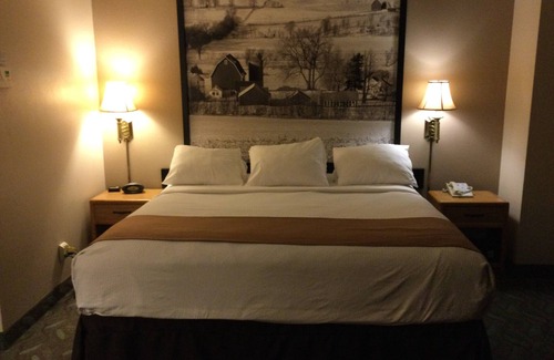 Monroe Hotel | Super 8 by Wyndham Monroe WI