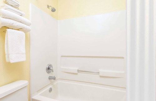 Moriarty Hotel | Super 8 by Wyndham Moriarty