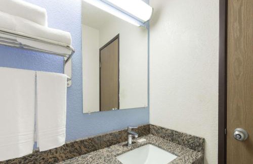New Castle Hotel | Super 8 by Wyndham New Castle