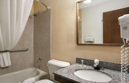 New Castle Hotel | Super 8 by Wyndham New Castle