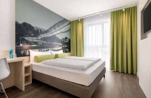 Oberhausen Hotel | Super 8 by Wyndham Oberhausen am Centro