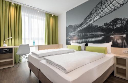 Oberhausen Hotel | Super 8 by Wyndham Oberhausen am Centro