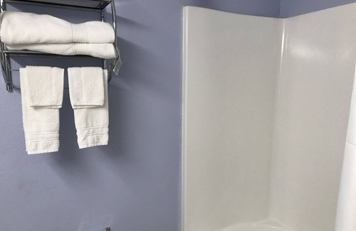 West Omaha Hotel | Super 8 by Wyndham Omaha/West Dodge