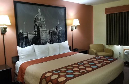 Ottumwa Hotel | Super 8 by Wyndham Ottumwa