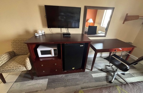 Mitchell Hotel | Super 8 by Wyndham Pontoon Beach IL/St. Louis MO Area