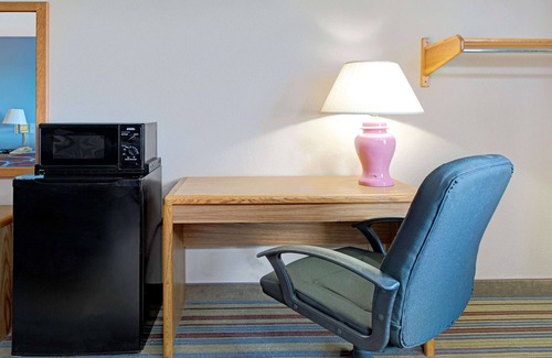 Mitchell Hotel | Super 8 by Wyndham Pontoon Beach IL/St. Louis MO Area