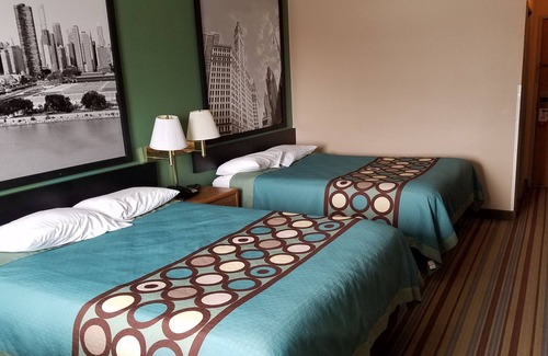 Mitchell Hotel | Super 8 by Wyndham Pontoon Beach IL/St. Louis MO Area