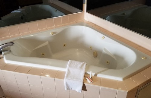 Mitchell Hotel | Super 8 by Wyndham Pontoon Beach IL/St. Louis MO Area