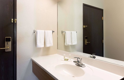 Radcliff Hotel | Super 8 by Wyndham Radcliff Ft. Knox Area