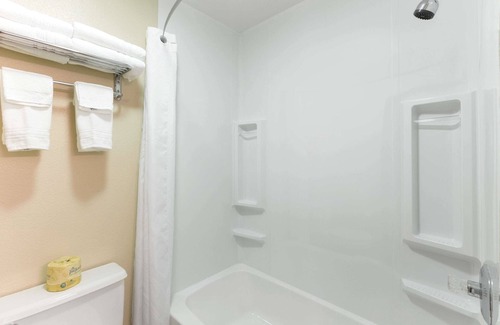 Radcliff Hotel | Super 8 by Wyndham Radcliff Ft. Knox Area