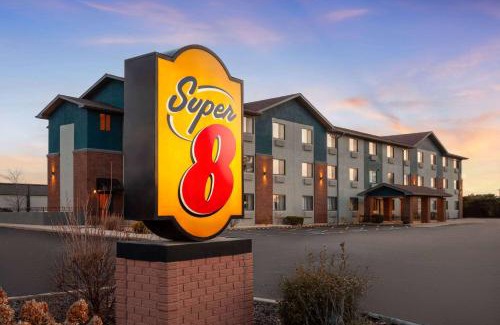 Romeoville Hotel | Super 8 by Wyndham Romeoville Bolingbrook
