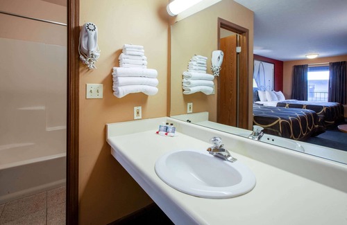 Sandusky Hotel | Super 8 by Wyndham Sandusky