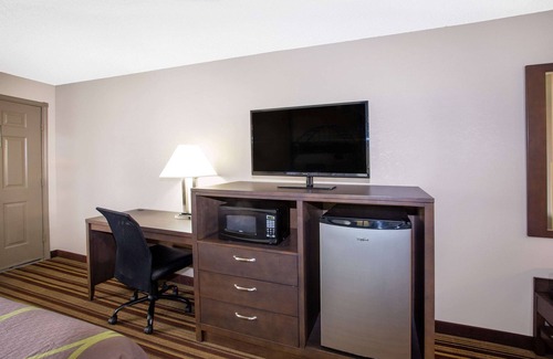 Springdale Hotel | Super 8 by Wyndham Springdale AR