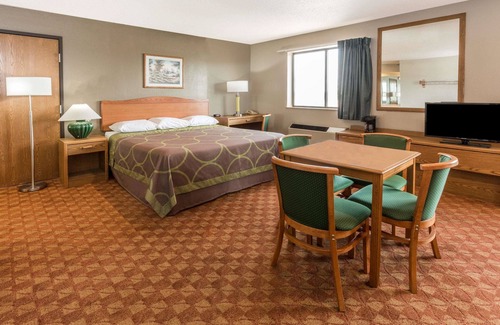 St. Charles Hotel | Super 8 by Wyndham St. Charles