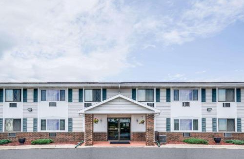 Tomah Hotel | Super 8 by Wyndham Tomah Wisconsin