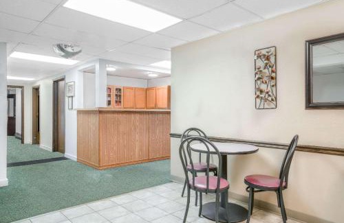 Tomah Hotel | Super 8 by Wyndham Tomah Wisconsin