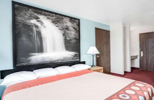 Tomah Hotel | Super 8 by Wyndham Tomah Wisconsin