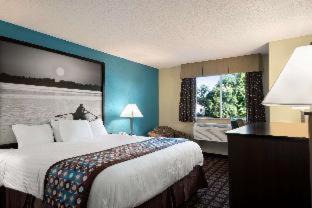 Whitewater Hotel | Super 8 by Wyndham Whitewater WI