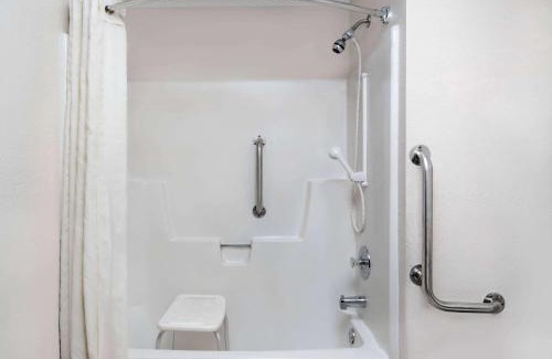 Winona Hotel | Super 8 by Wyndham Winona MN