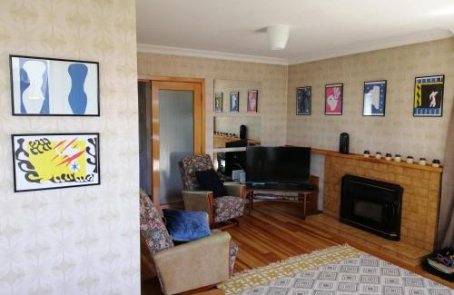 Greytown House | Super Central Cosy Greytown House with Garage