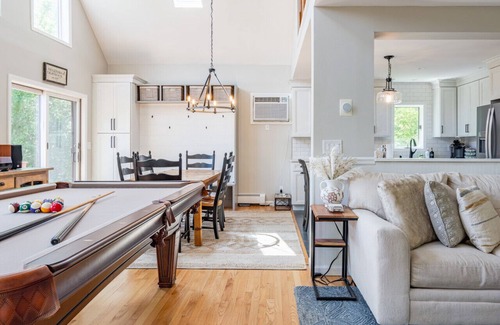 Saugerties South House | Super Comfortable Water-view Home in Saugerties