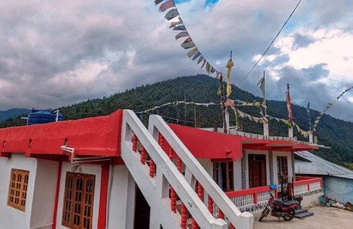 Bomdila Bed & Breakfast | SUPER DELUXE KING SIZE × 2 BEDROOM