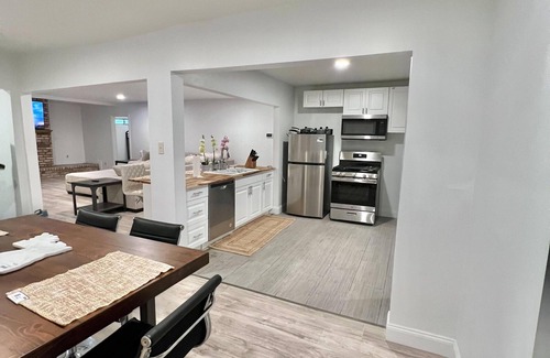 Shreveport House | Super Spacious 3 Bedroom House, w/2 Living Rooms and Close to Everything