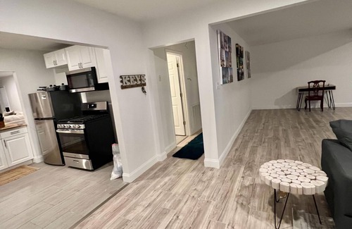 Shreveport House | Super Spacious 3 Bedroom House, w/2 Living Rooms and Close to Everything