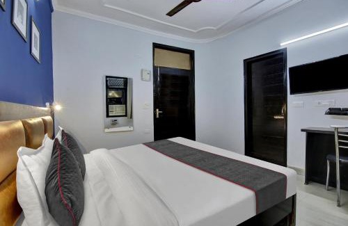 Sainik Farm Hotel | Super Townhouse Saket Residency Near Saket Metro