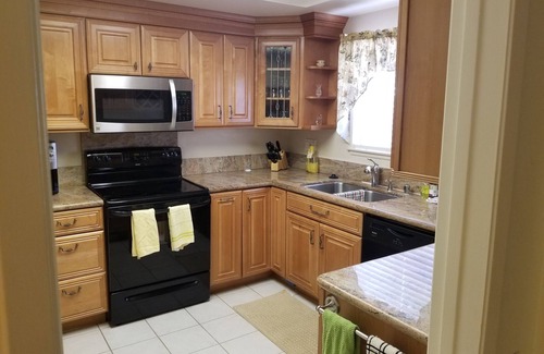 Rancho Bernardo Condo | Superb 2 bdrm Rancho Bernardo VillaontheGreen-SWIM.SPA.TENNIS.PICKLEBALL.Pet OK