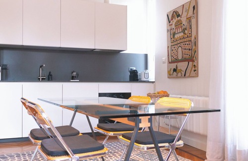 Central Station Apartment | Superb and Charming apartment in central Milan with piazza views.