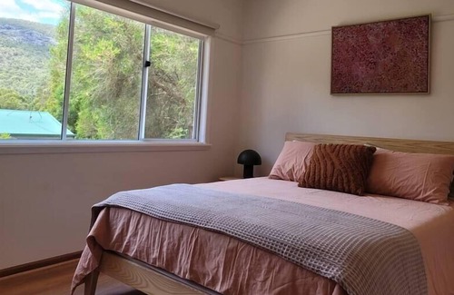 Halls Gap House | Superb Fairywren Place