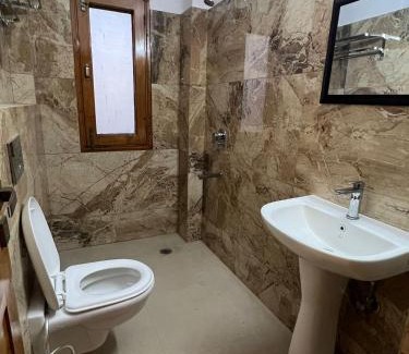 Sanjauli Apartment | Superb For Groups