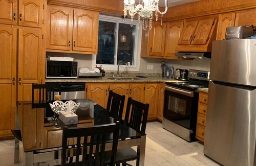 Laval House | Superb house on 2 comfortable floors - near wall mart & merto