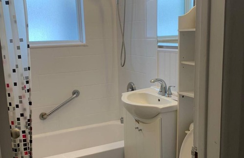 Laval House | Superb house on 2 comfortable floors - near wall mart & merto