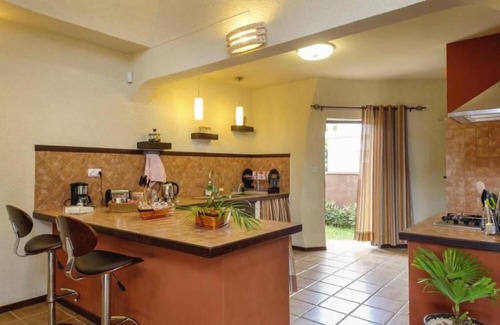 Albion Villa | Superb Villa – Pool/Tropical Garden/WiFi/Daily Housekeeping/Beach 75m