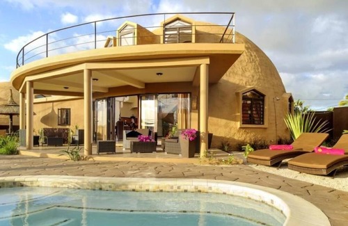 Albion Villa | Superb Villa – Pool/Tropical Garden/WiFi/Daily Housekeeping/Beach 75m