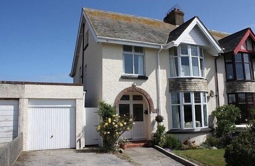 Lusty Glaze House | Superb well equipped family house in quiet area with sea views, close to beaches