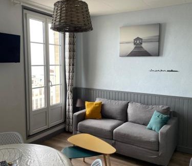 Luc-sur-Mer Apartment | Superbe appartement front de mer