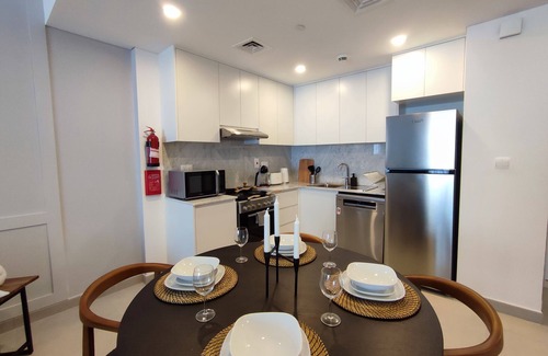 Umm Suqeim 3 Apartment | SuperHost - Luxury Apt Amidst Lush Greens in Madinat Jumeirah