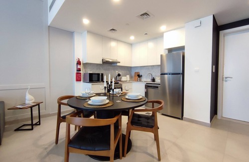 Umm Suqeim 3 Apartment | SuperHost - Luxury Apt Amidst Lush Greens in Madinat Jumeirah
