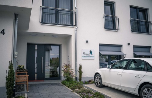 Rust Cottage | Superior-juniorsuite - mit Sep. Schlafzimmer & Balkon - Pension Yvonne - Superior