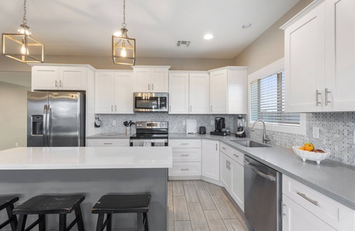 East Mesa House | Superstition Views - 3 Bedroom 2.5 Bath w/a Fun Backyard!