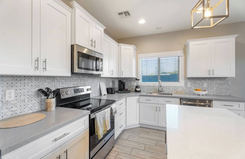 East Mesa House | Superstition Views - 3 Bedroom 2.5 Bath w/a Fun Backyard!
