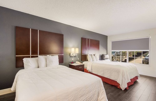 Indian Beach Sapphire Shores Hotel | SureStay Hotel by Best Western Sarasota Lido Beach